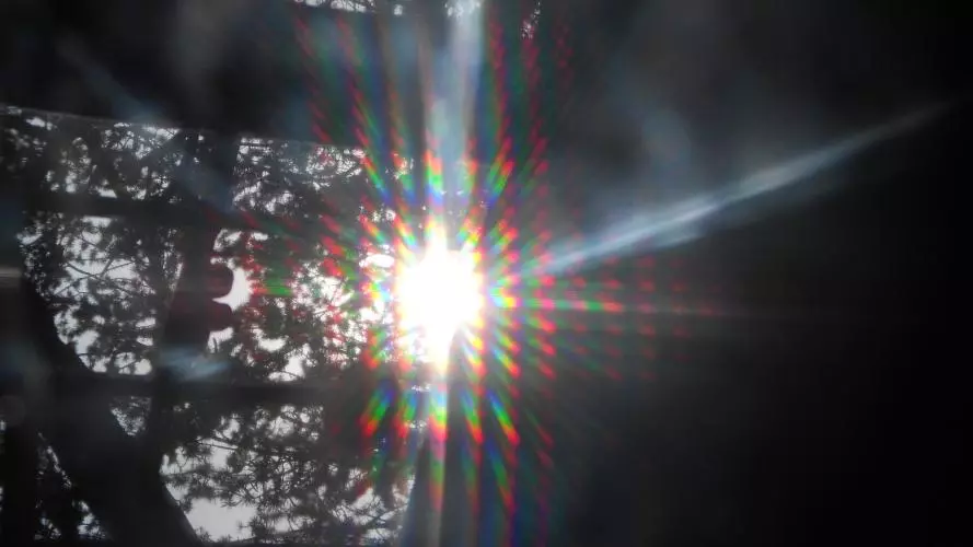 light diffraction on iphone screen